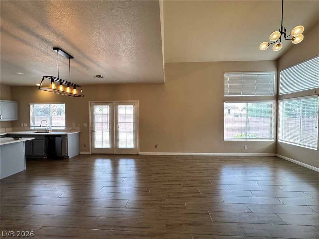 2024 Shining Feather Lane Property Photo 5