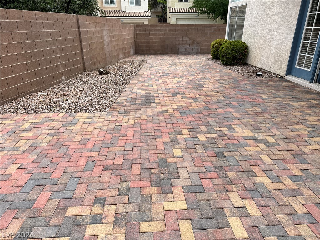 2024 Shining Feather Lane Property Photo 11