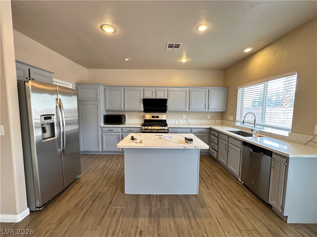 2024 Shining Feather Lane Property Photo 14