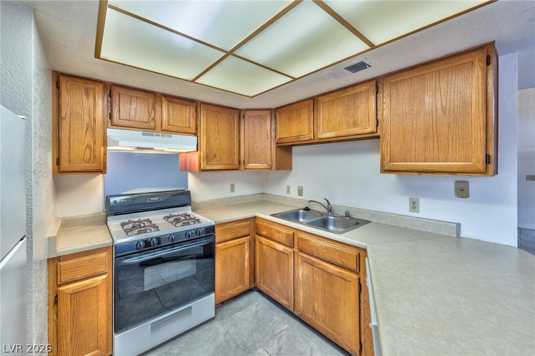 587 Sellers Place Property Photo 6