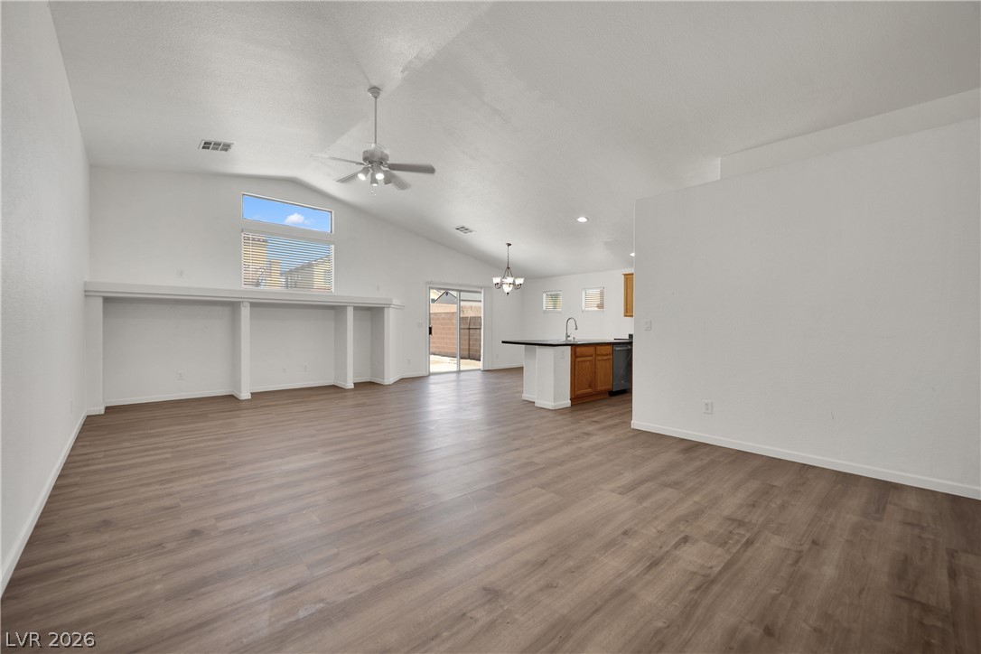 1112 Gary Carmena Avenue Property Photo 2