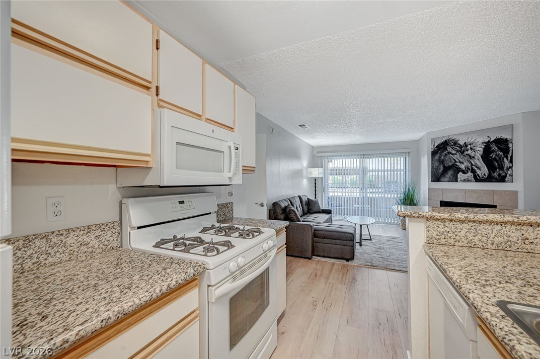 2200 South Fort Apache Road 1064 Property Photo 11