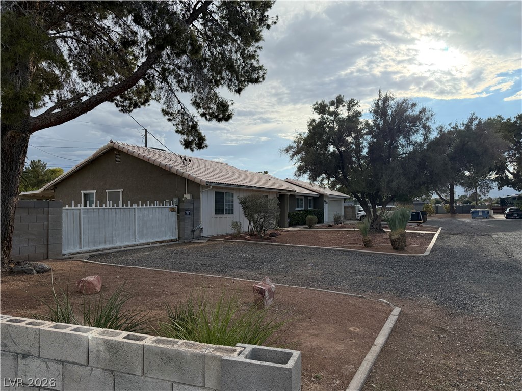 2901 Maverick Street Property Photo 1