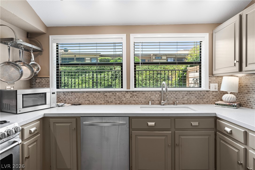 544 Greenbriar Place Property Photo 13