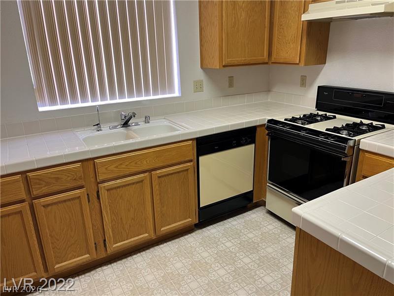 930 Stetson Drive Property Photo 2