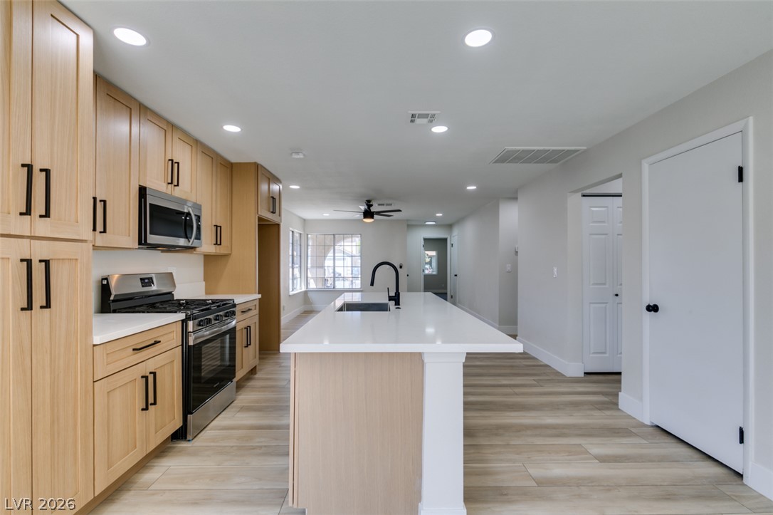 1640 Divinity Street Property Photo 3