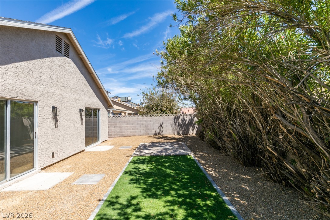 1640 Divinity Street Property Photo 4