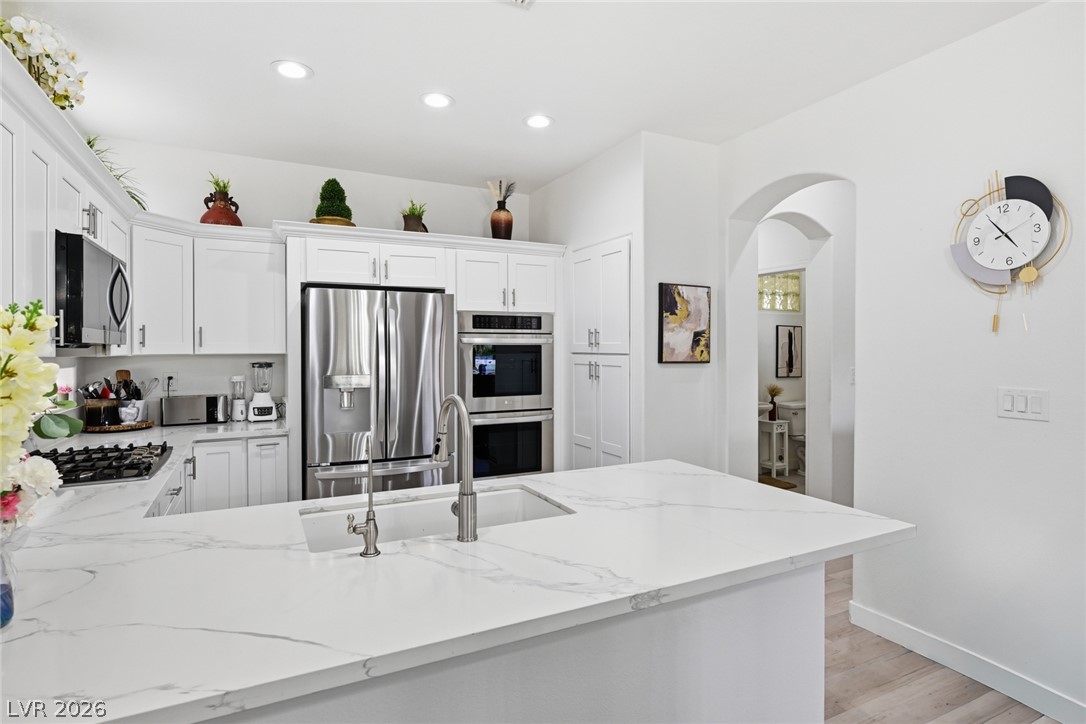 10001 Cresent Creek Drive Property Photo 16