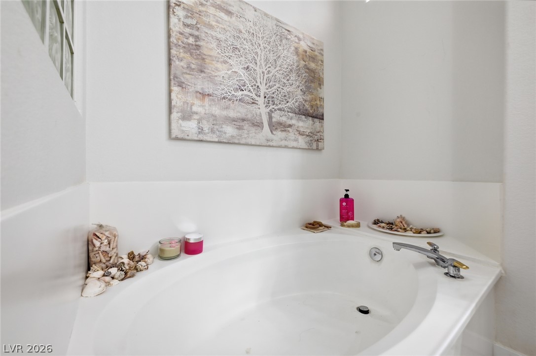 10001 Cresent Creek Drive Property Photo 29