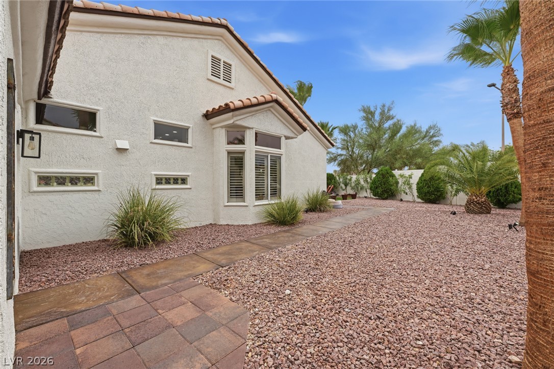 10001 Cresent Creek Drive Property Photo 42