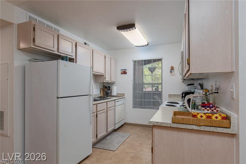 231 West Horizon Ridge Parkway 1126 Property Photo 6