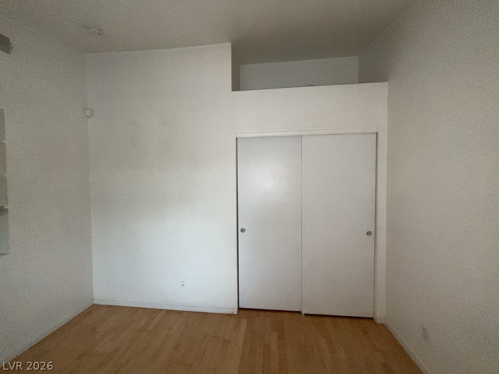 5415 West Harmon Avenue 2010 Property Photo 5