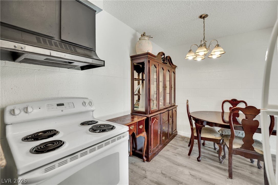 625 South Royal Crest Circle 11 Property Photo 15