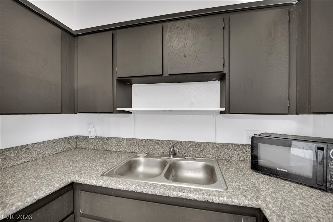 625 South Royal Crest Circle 11 Property Photo 17