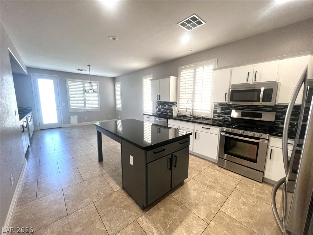 5923 Poplar Tree Street Property Photo 4