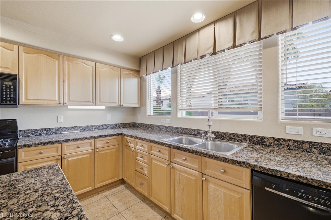 28 Glaring Court Property Photo 14