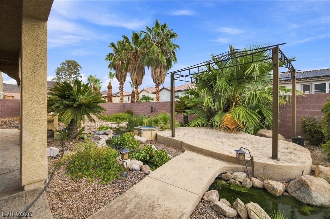 28 Glaring Court Property Photo 32