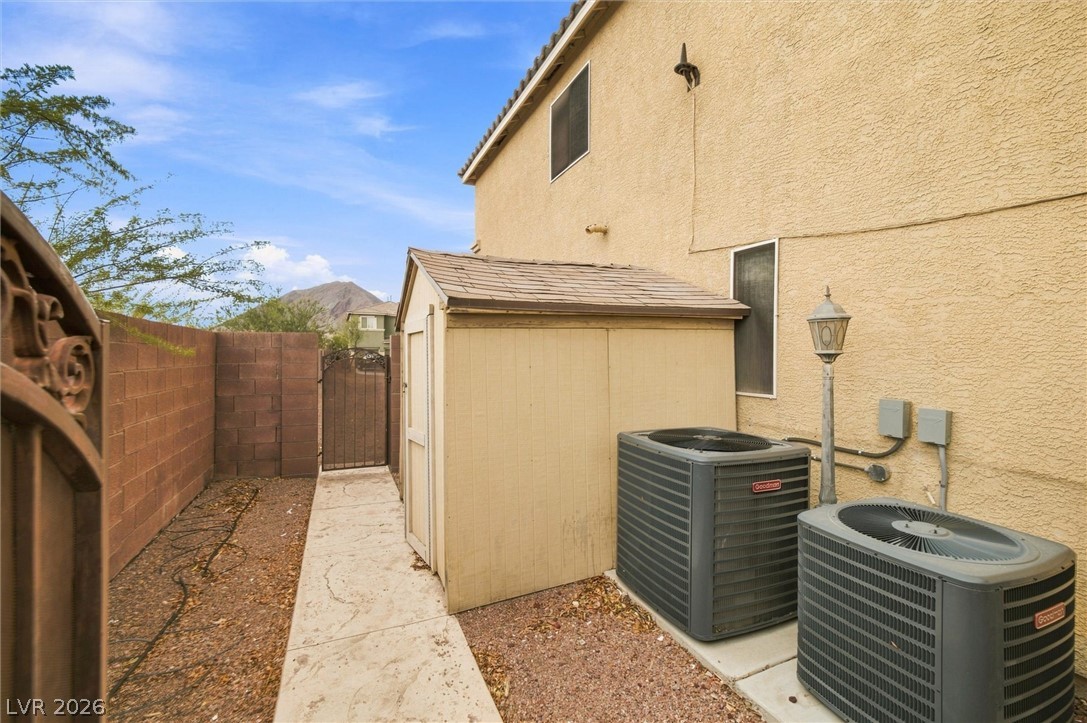 28 Glaring Court Property Photo 36