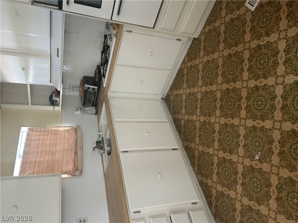 253 Behmer Street Property Photo 4