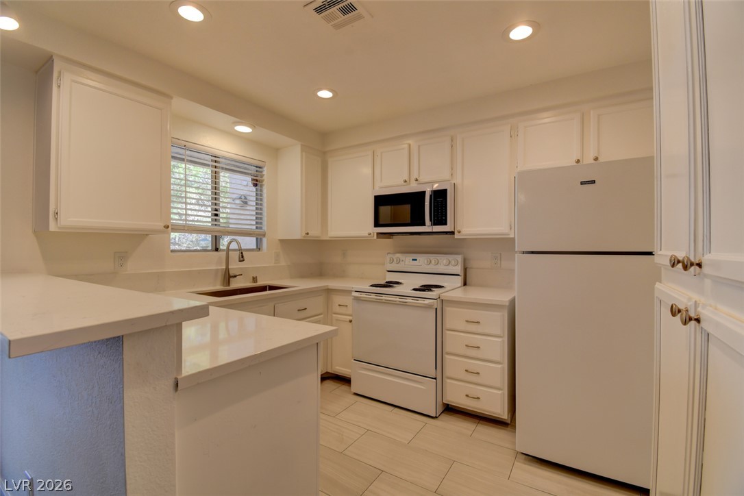 6867 Tamarus Street 202 Property Photo 5