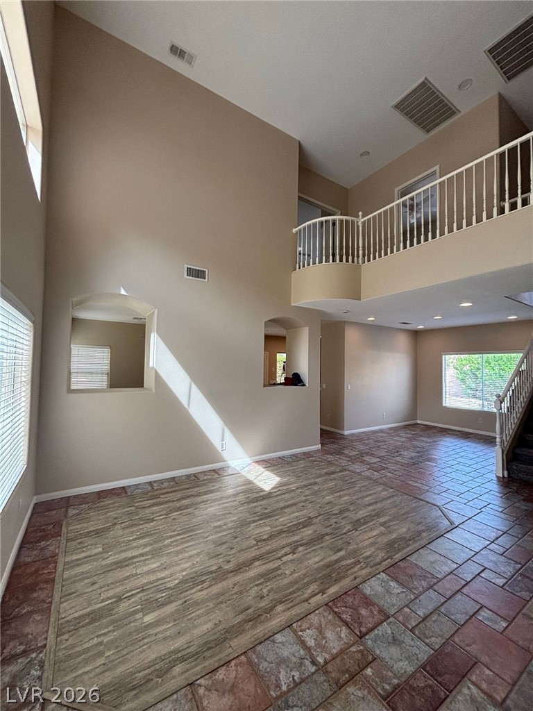 8585 Ebony Hills Way Property Photo 3