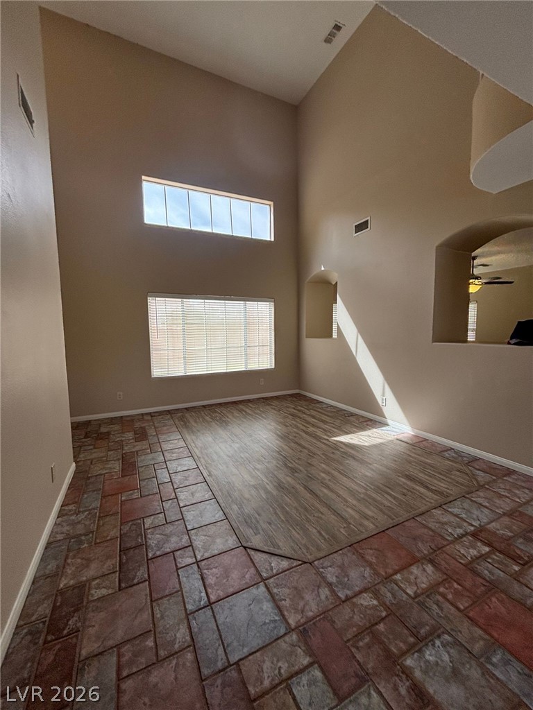 8585 Ebony Hills Way Property Photo 4