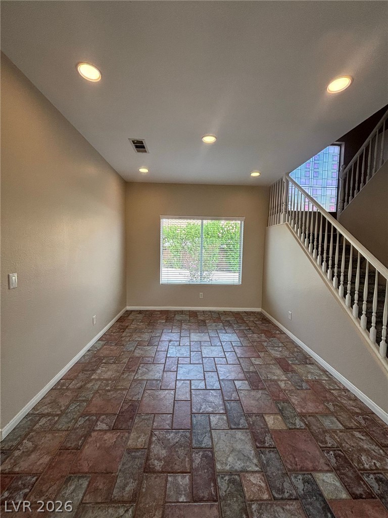 8585 Ebony Hills Way Property Photo 6