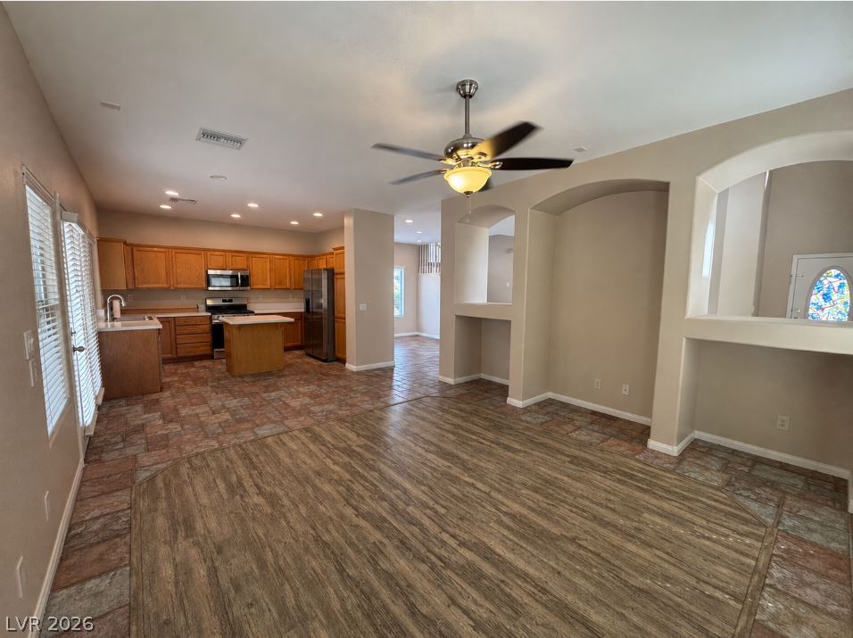 8585 Ebony Hills Way Property Photo 7