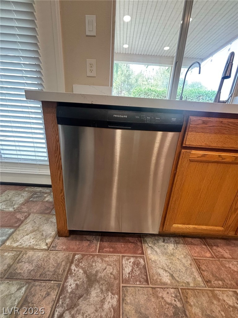 8585 Ebony Hills Way Property Photo 12