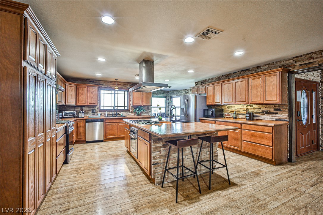 4674 Saddle Place Property Photo 5
