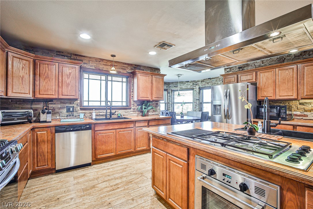 4674 Saddle Place Property Photo 6