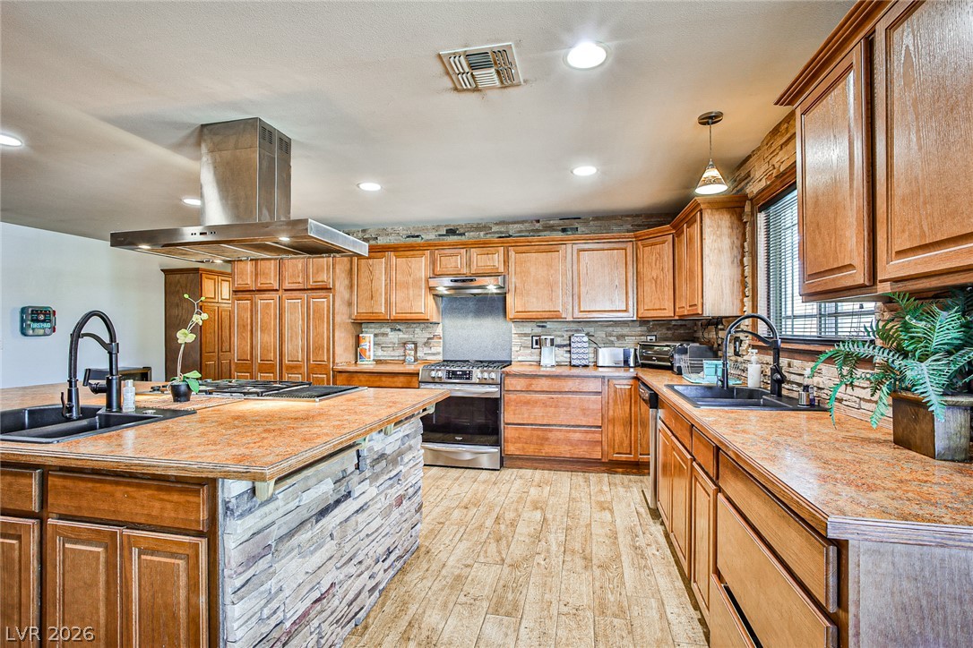 4674 Saddle Place Property Photo 7