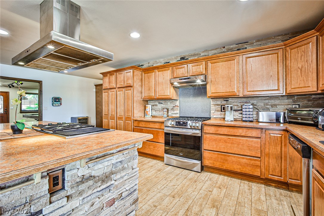 4674 Saddle Place Property Photo 8