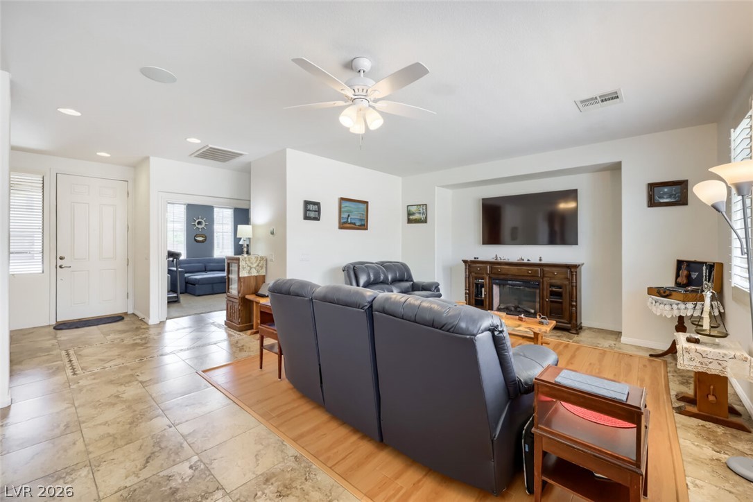 6811 Pleasantville Court Property Photo 8
