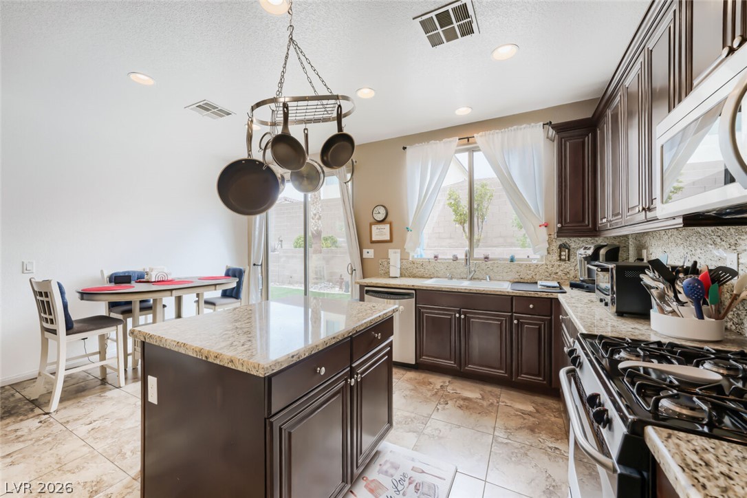 6811 Pleasantville Court Property Photo 17