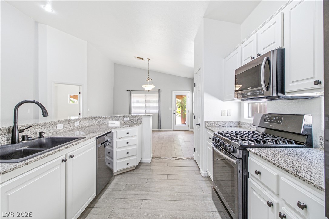 8111 Desert Cloud Avenue Property Photo 7