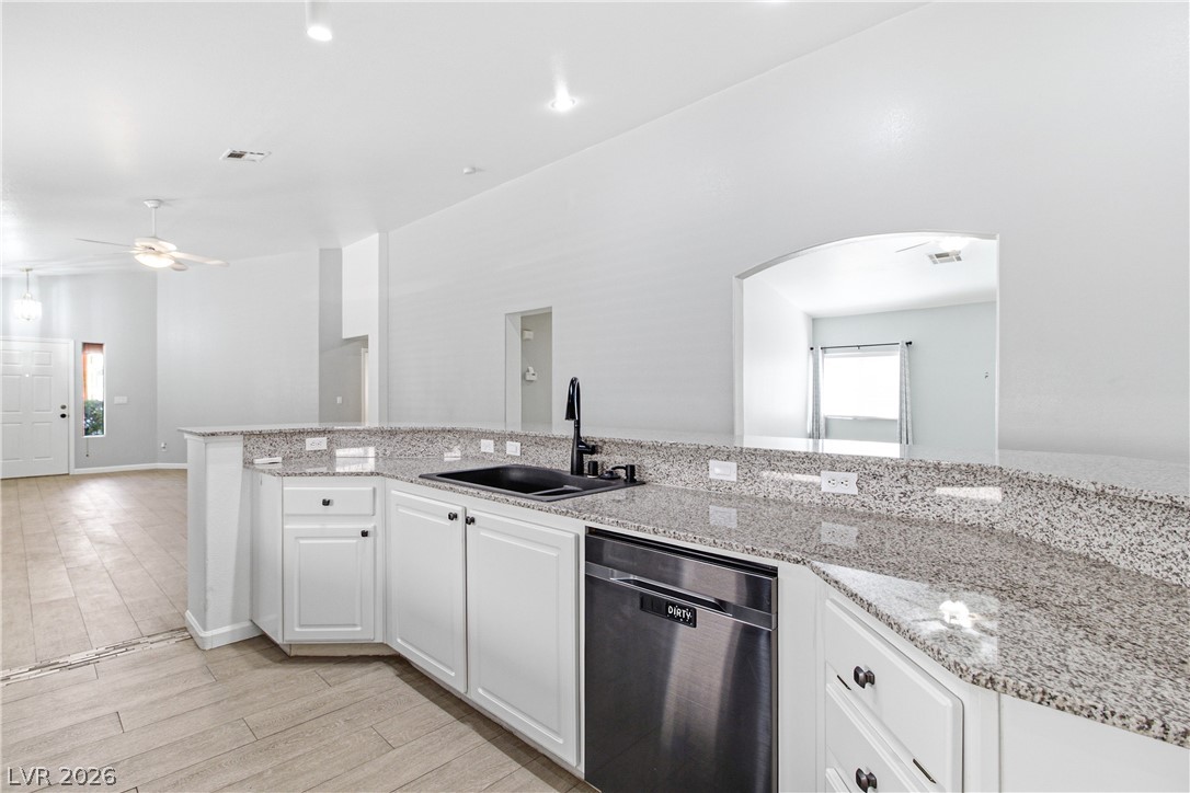 8111 Desert Cloud Avenue Property Photo 8