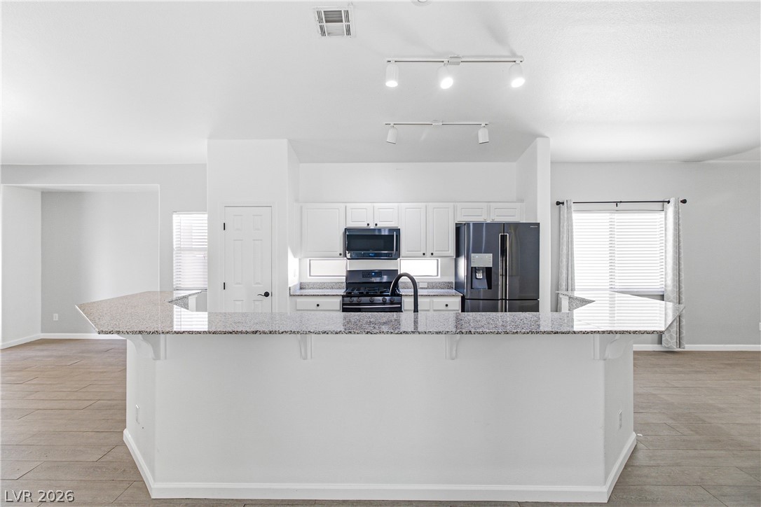 8111 Desert Cloud Avenue Property Photo 9