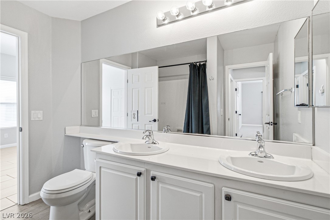 8111 Desert Cloud Avenue Property Photo 18