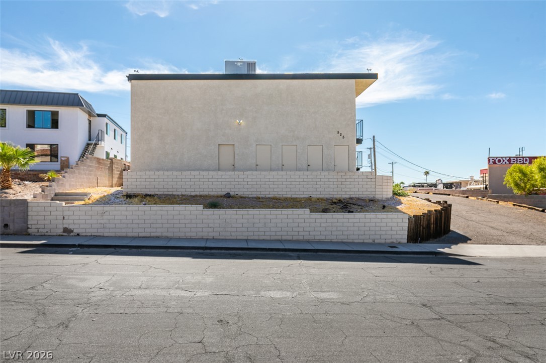 525 Fir Street 3 Property Photo 3