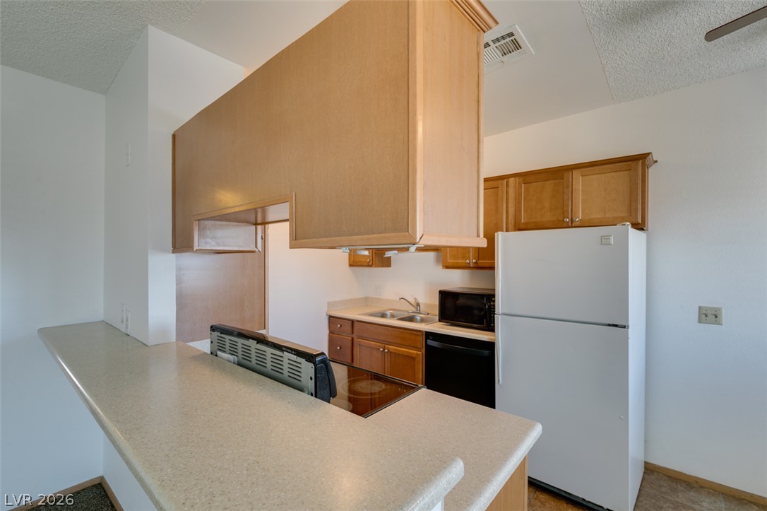 525 Fir Street 3 Property Photo 16