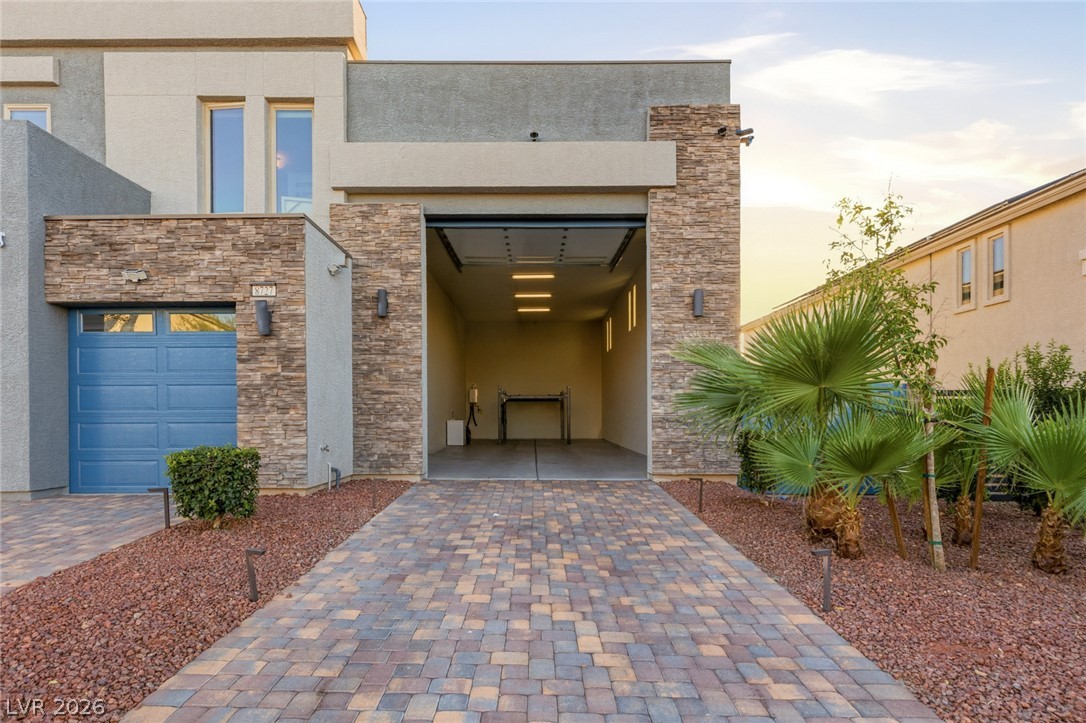 8727 Twisted Vine Lane Property Photo 4
