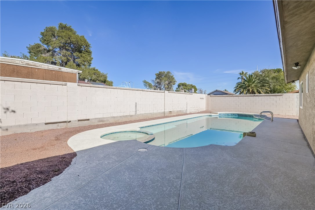 5322 Camden Avenue Property Photo 14