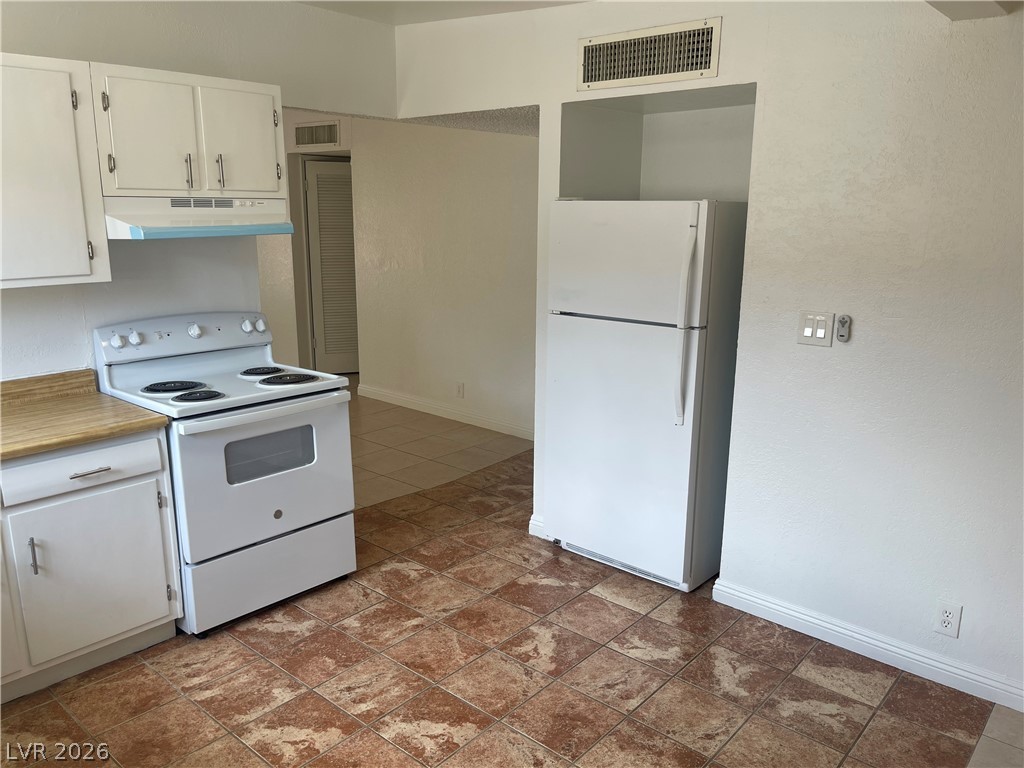5055 Blanton Drive Property Photo 11
