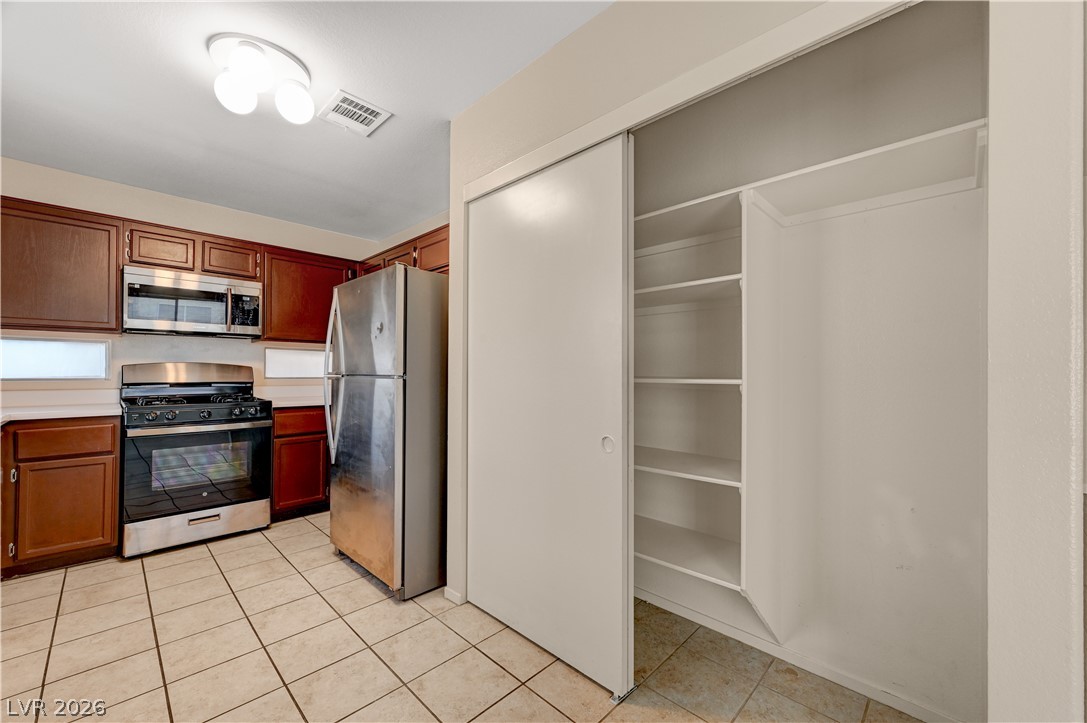 2092 Crowley Way Property Photo 3