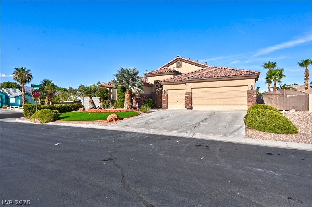 6492 Lantana Falls Court Property Photo 2