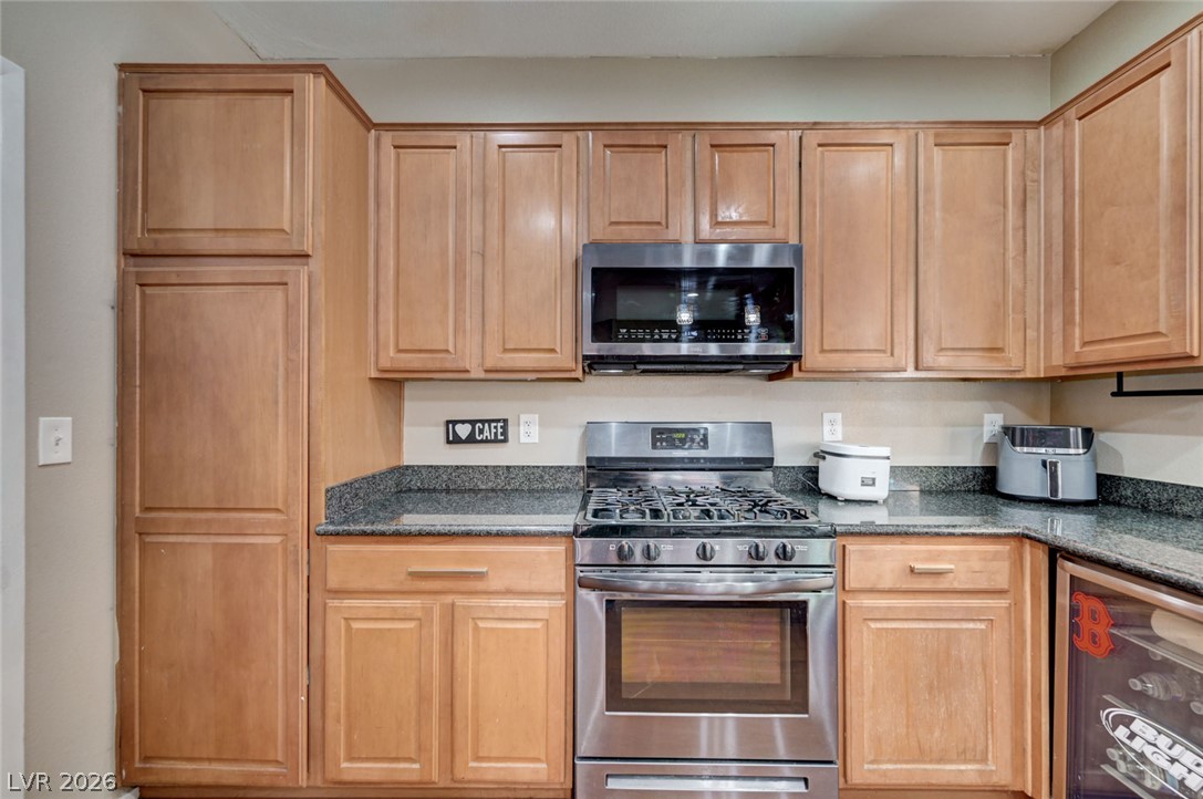 8700 Gateway Glen Drive Property Photo 14