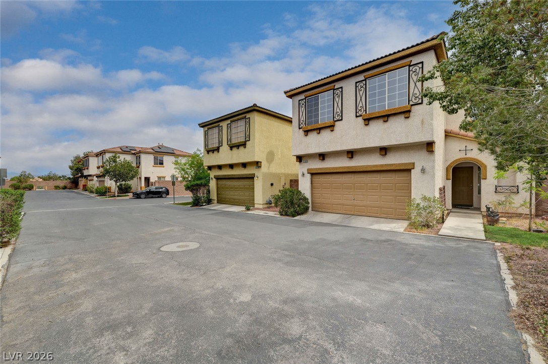 5109 Silent Valley Avenue Property Photo 4