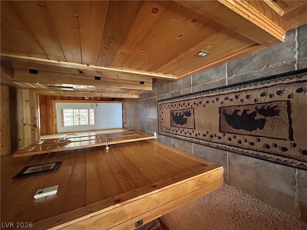 695 North Skyline View Drive Property Photo 8