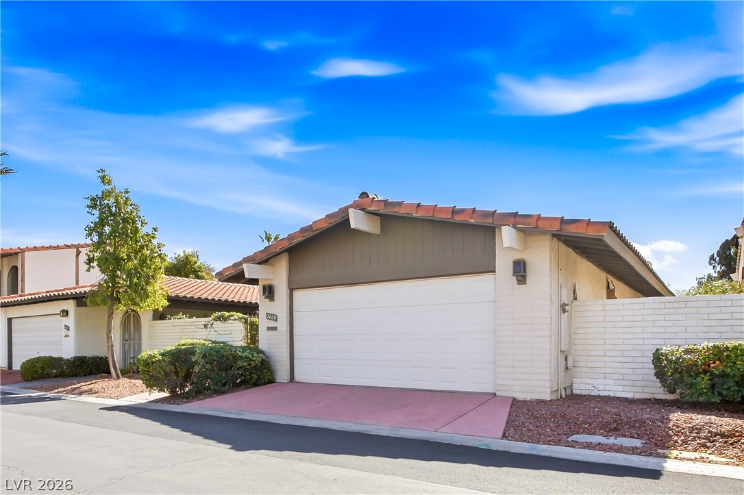 3009 Plaza De Rosa Property Photo 4